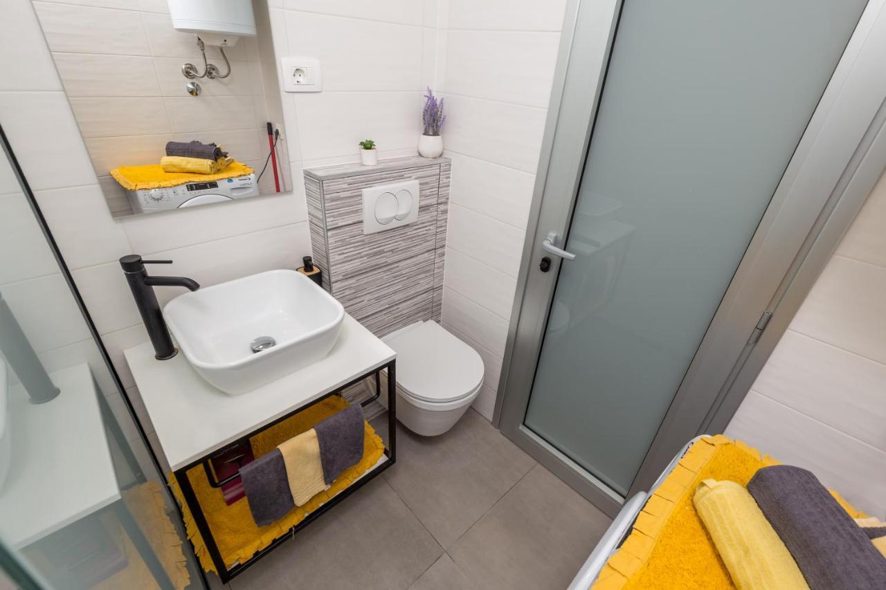 Sunny Studio Apartment With Balcony Рієка Екстер'єр фото